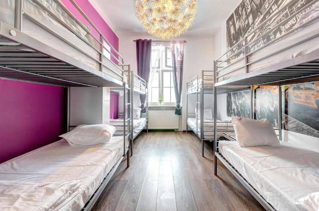 Hostal 3 *