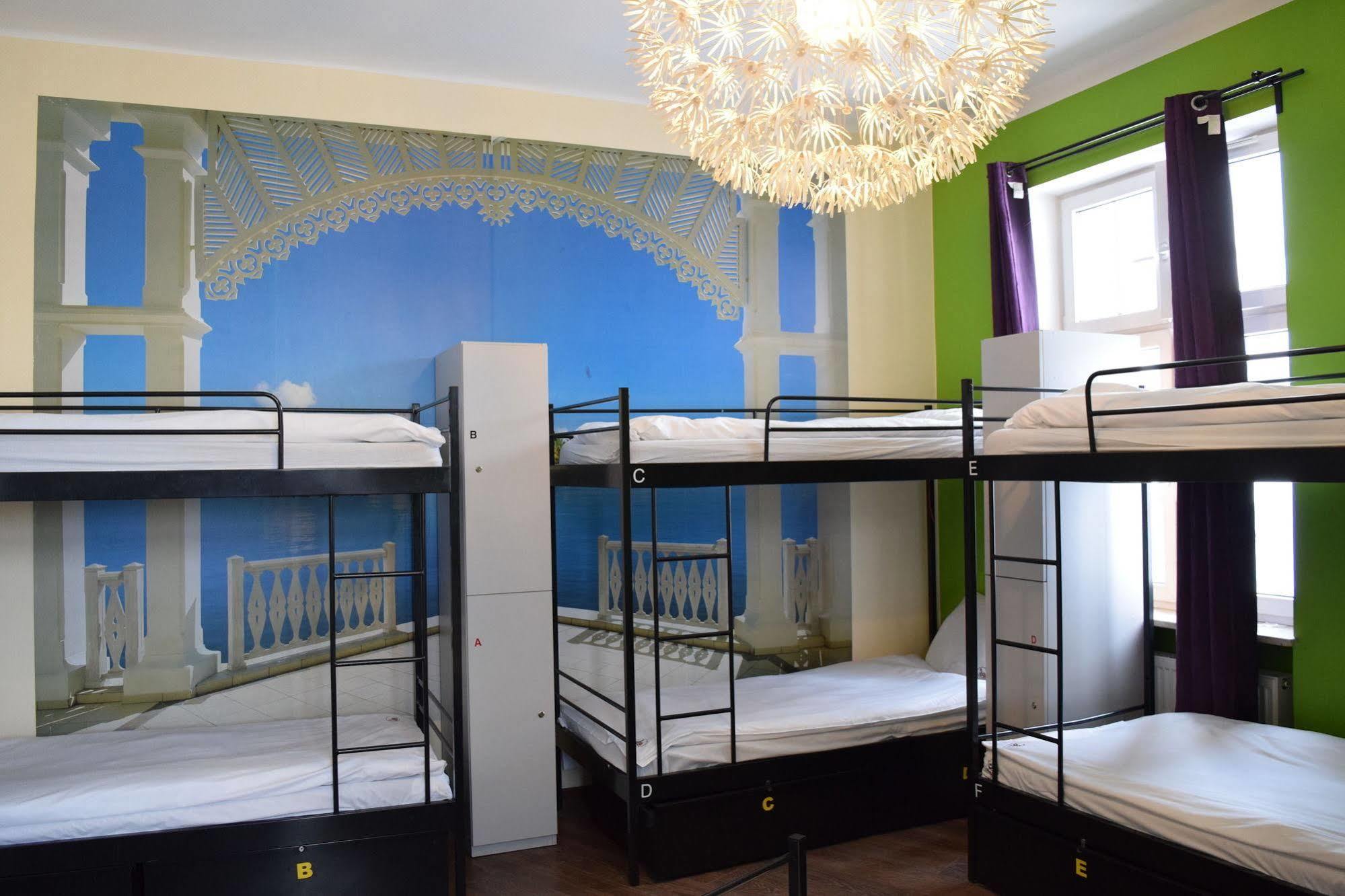 Hostal 3 *