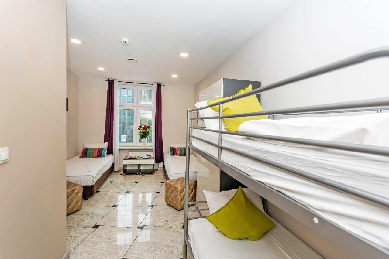 3 Hostal *
