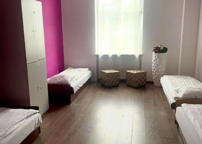 3 City Hostel